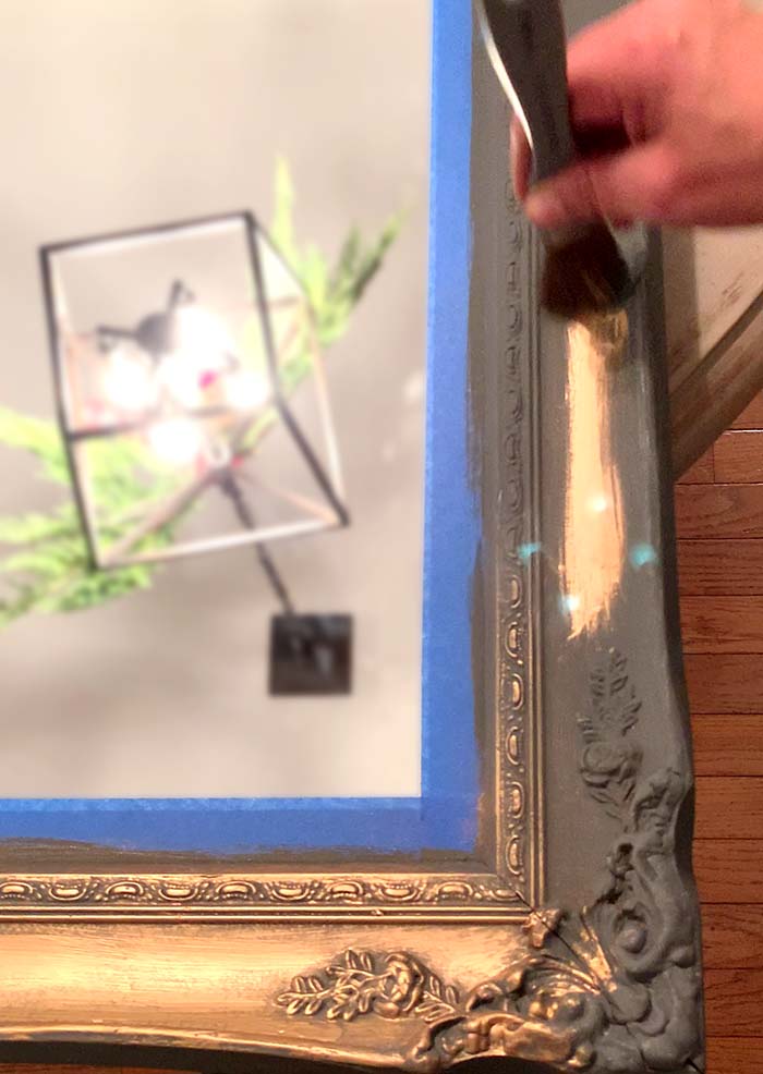 How To Paint A Mirror Frame GOLD - Remodelando la Casa